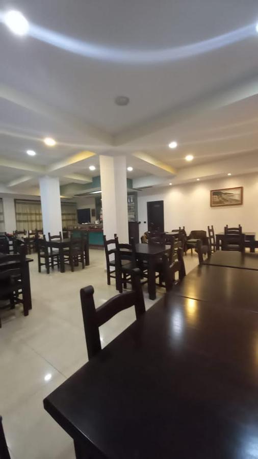 Hotel Edland Vlorë エクステリア 写真