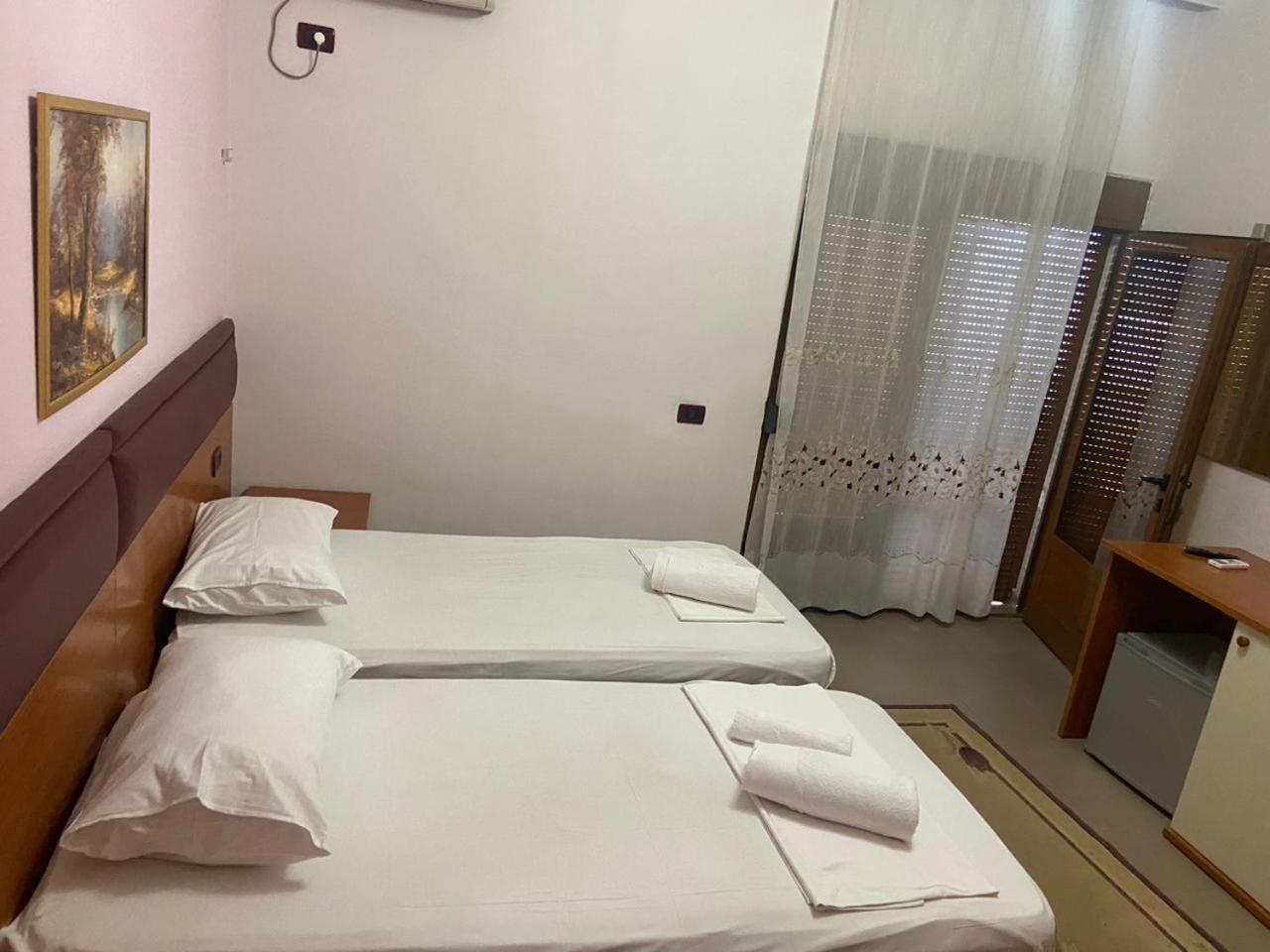 Hotel Edland Vlorë エクステリア 写真