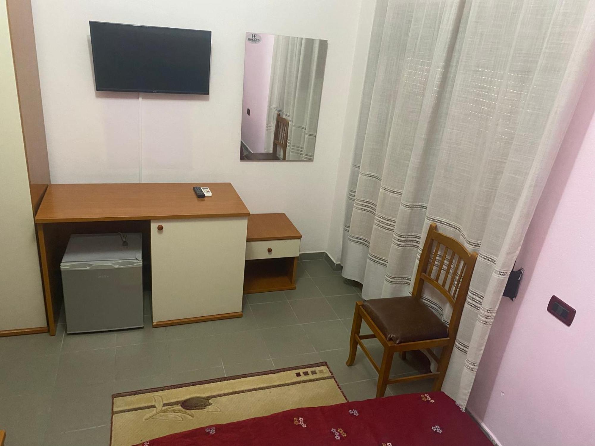 Hotel Edland Vlorë エクステリア 写真