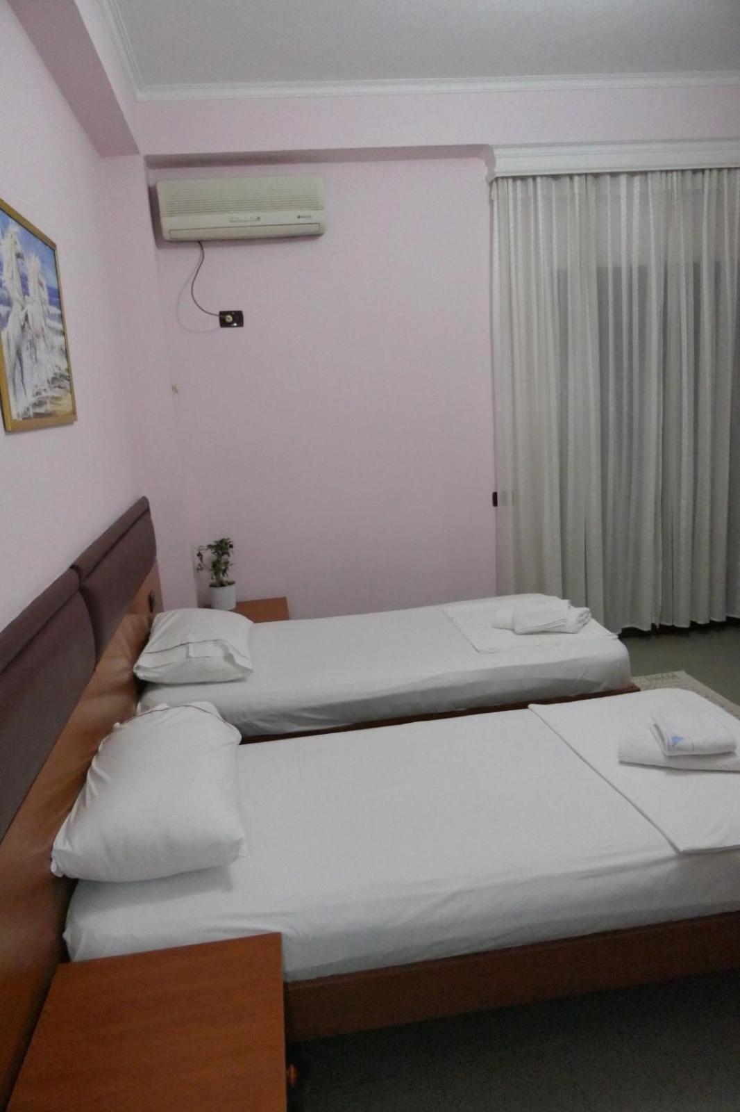 Hotel Edland Vlorë エクステリア 写真