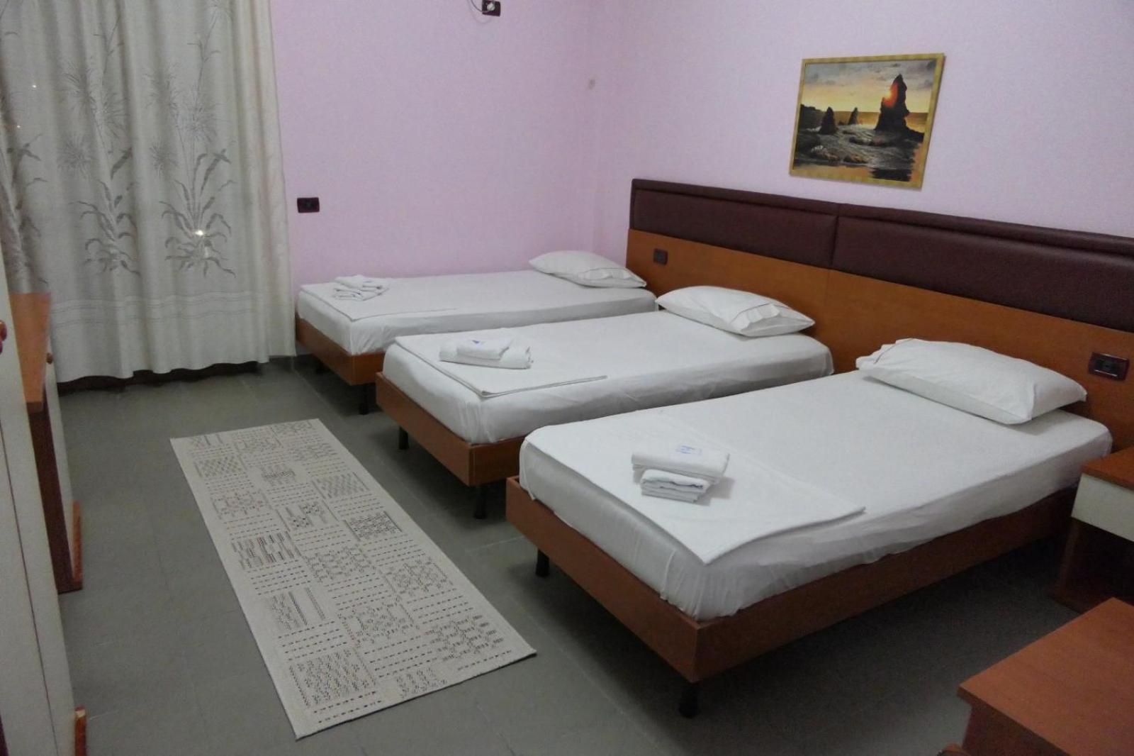 Hotel Edland Vlorë エクステリア 写真