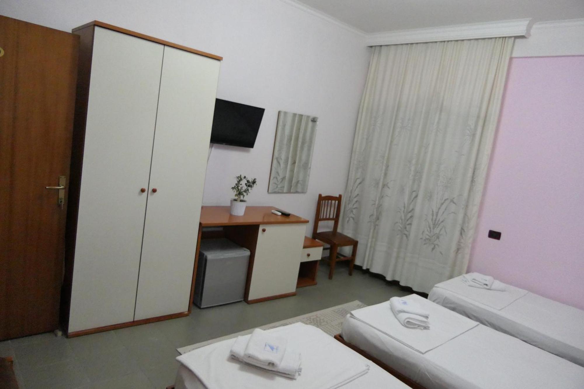 Hotel Edland Vlorë エクステリア 写真