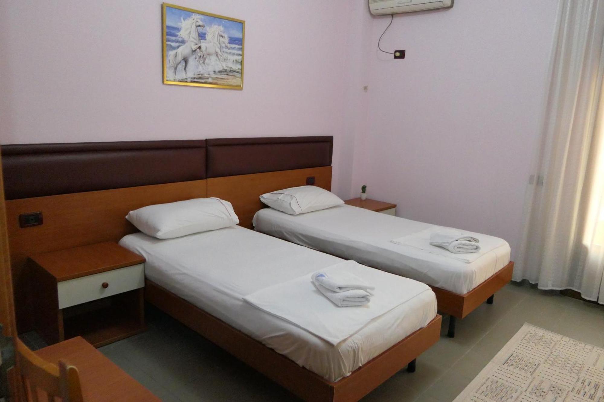 Hotel Edland Vlorë エクステリア 写真