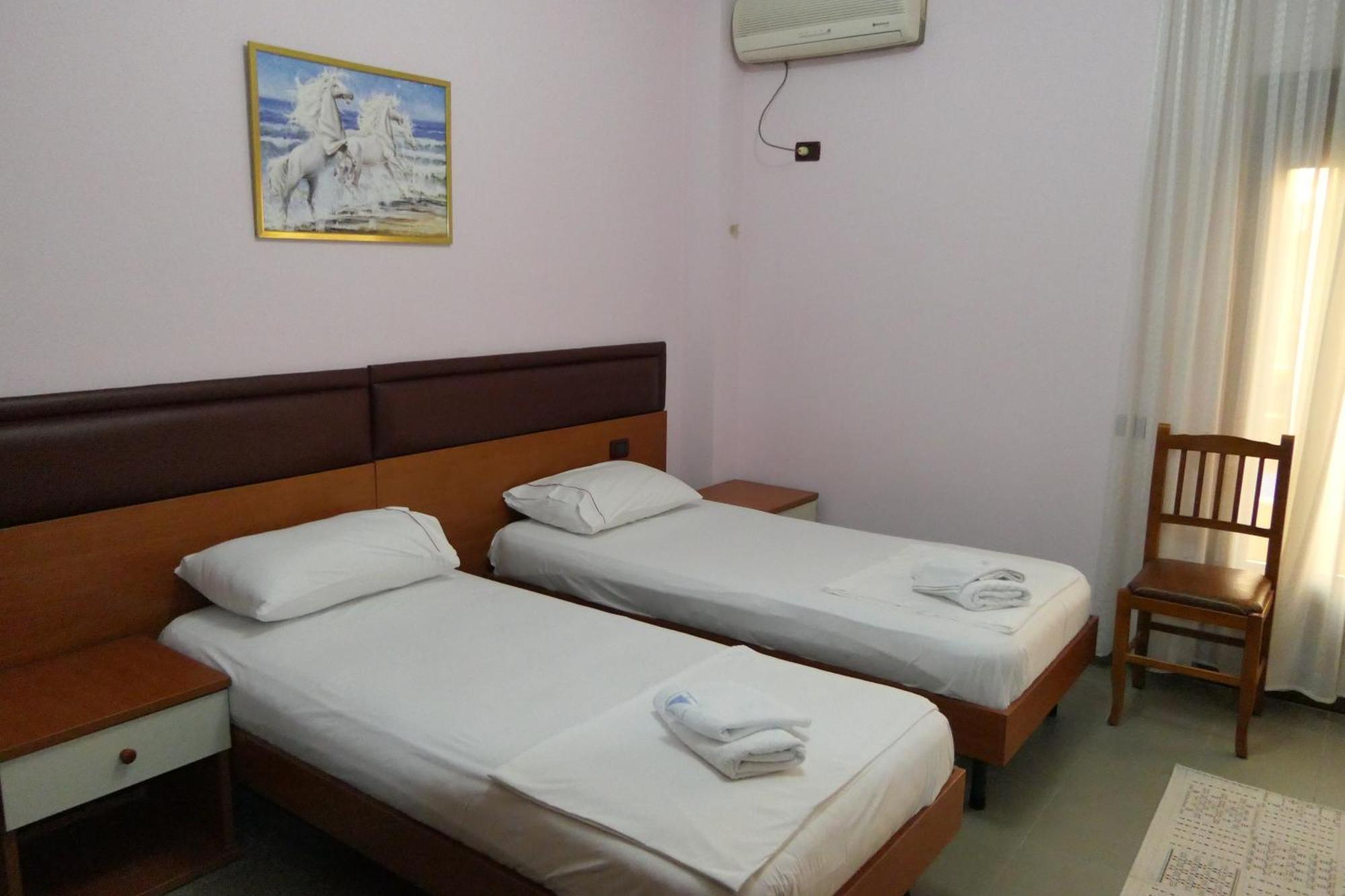 Hotel Edland Vlorë エクステリア 写真